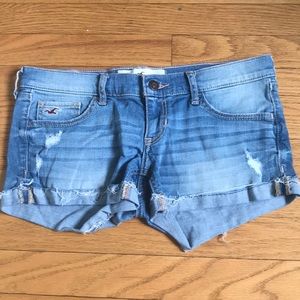 Cute ripped Hollister jean shorts.